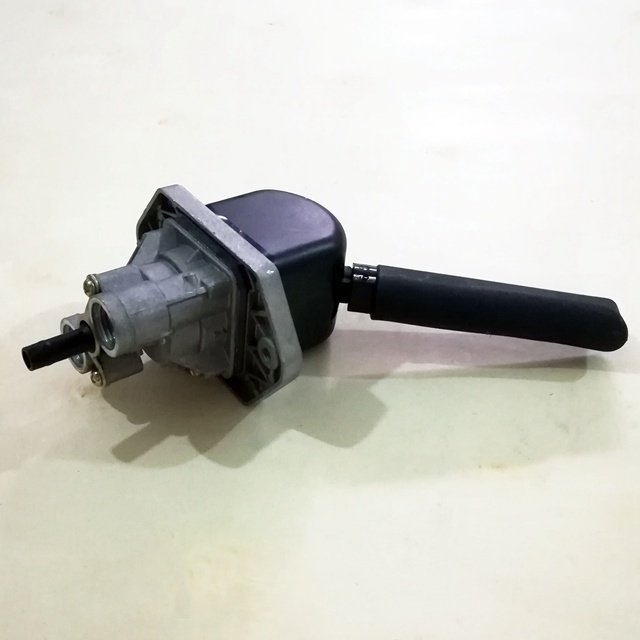 Dongfeng DFM Heavy Duty Truck Part Hand Brake Valve 3517020-C0101