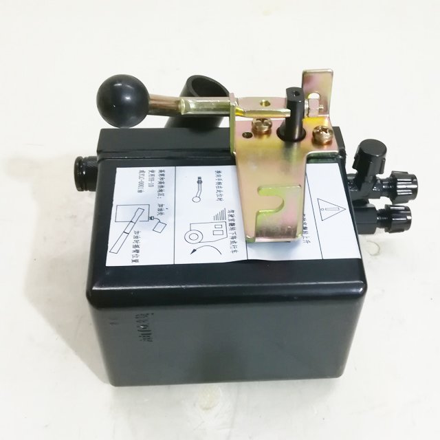 Dongfeng Truck Parts Cab Lifting Pump 5005010-C1102